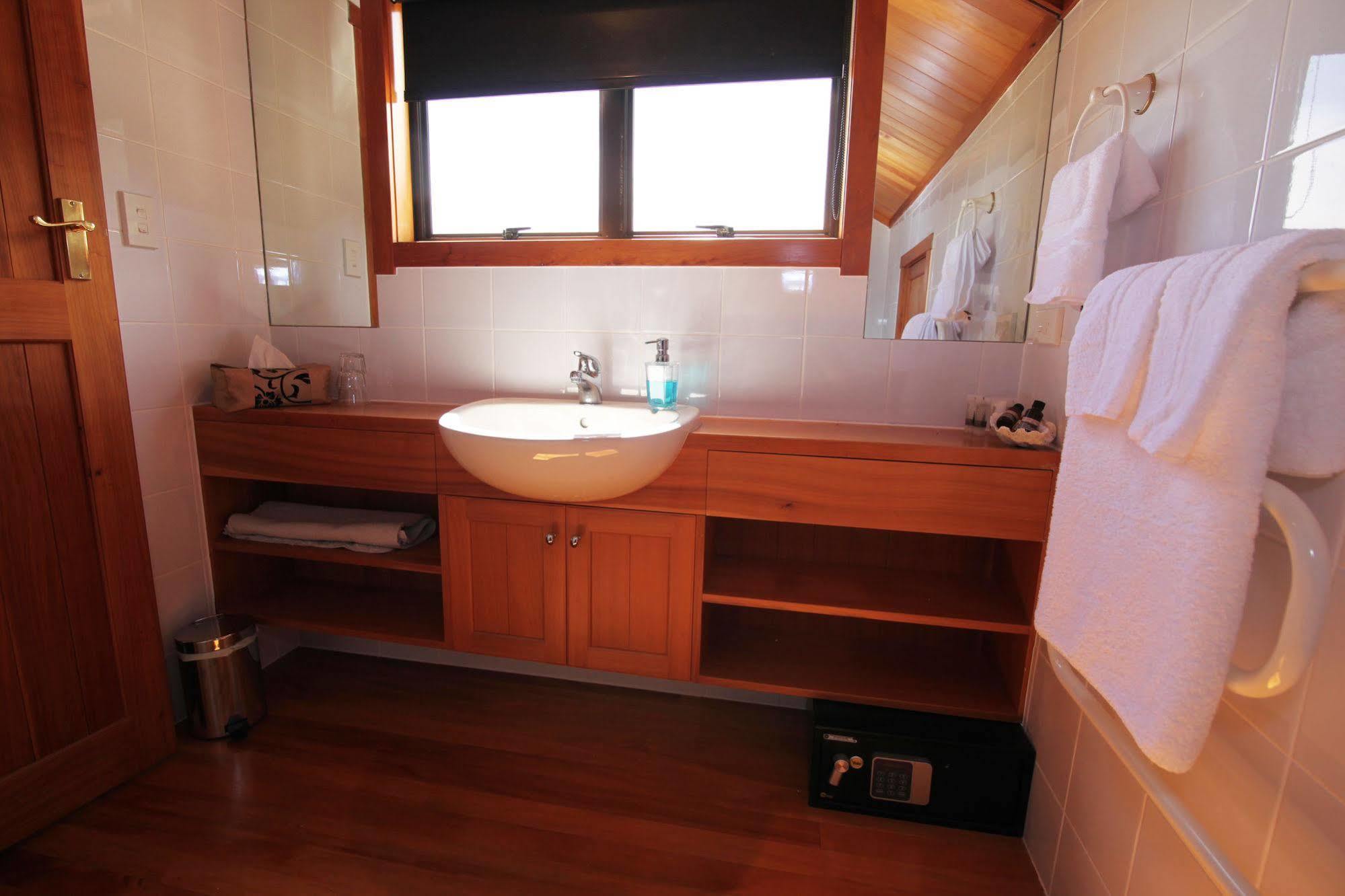 Te Puru Beach Lodge Eksteriør billede
